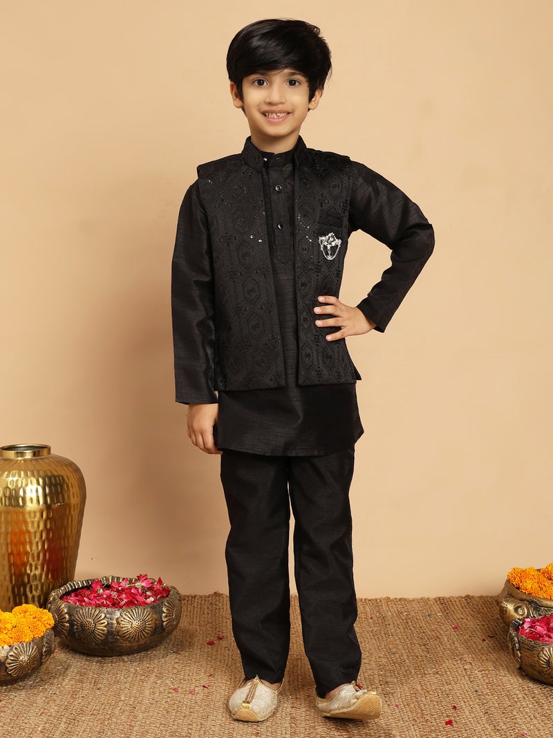 طقم كورتا قطن حرير أسود للأولاد مع شال